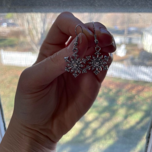 Silver Crystal Snowflake Dangle Earrings - Picture 5 of 6